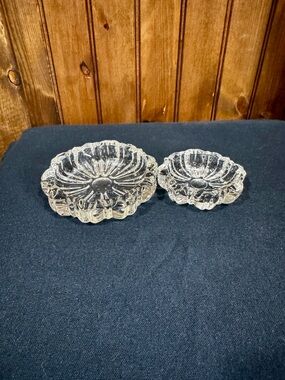 Vintage Clear Glass Flower Shaped Nesting Ashtrays - Set of 2